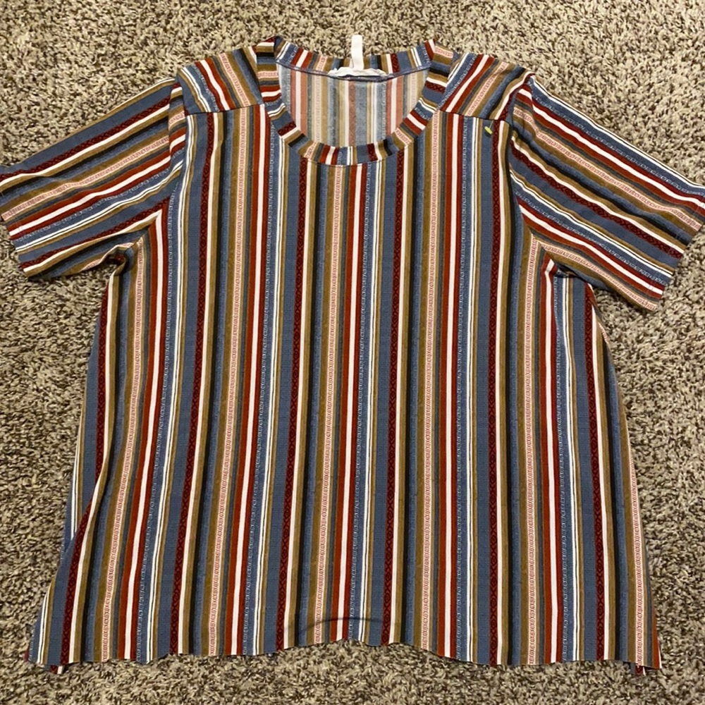 BCBG Aztec hippie boho short sleeve size Large